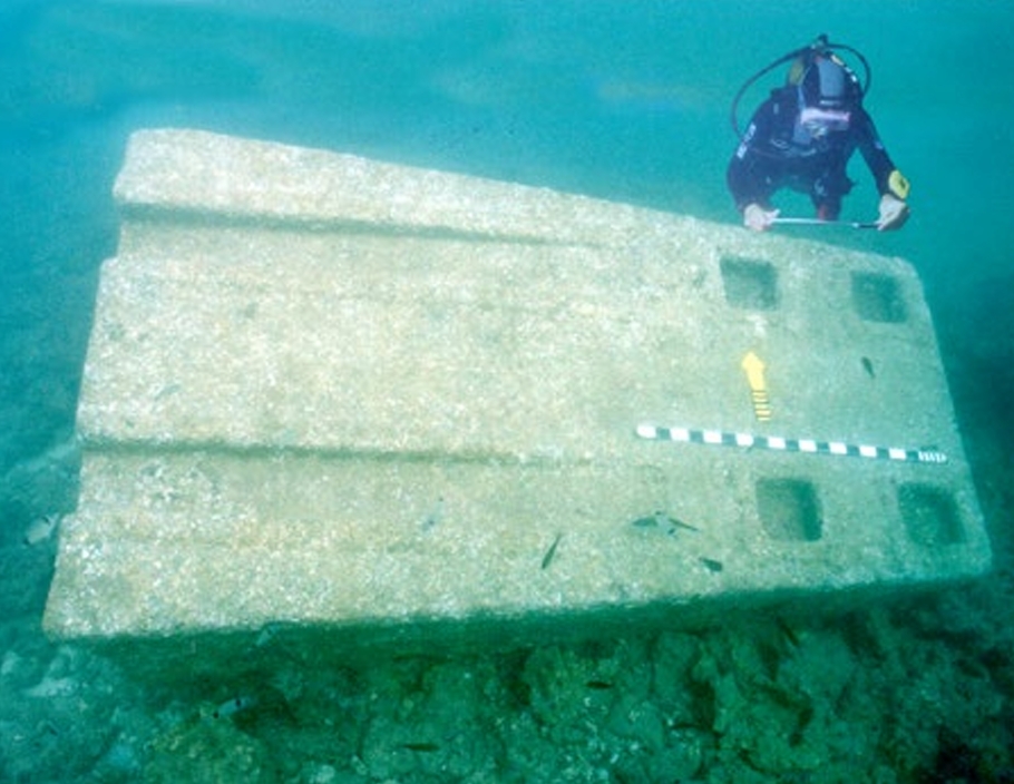 Alexandria pylon