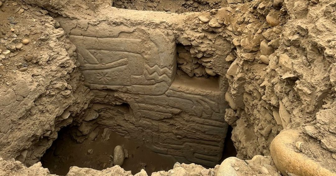 Huaca Yolanda Wall