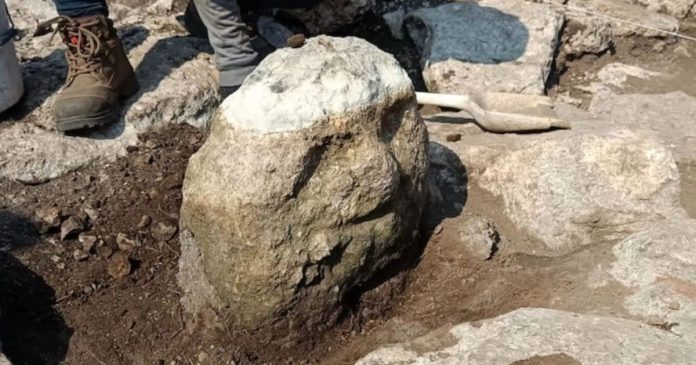 Elder-Lord Sculpture Marks Elite Gathering Space in Yucatán