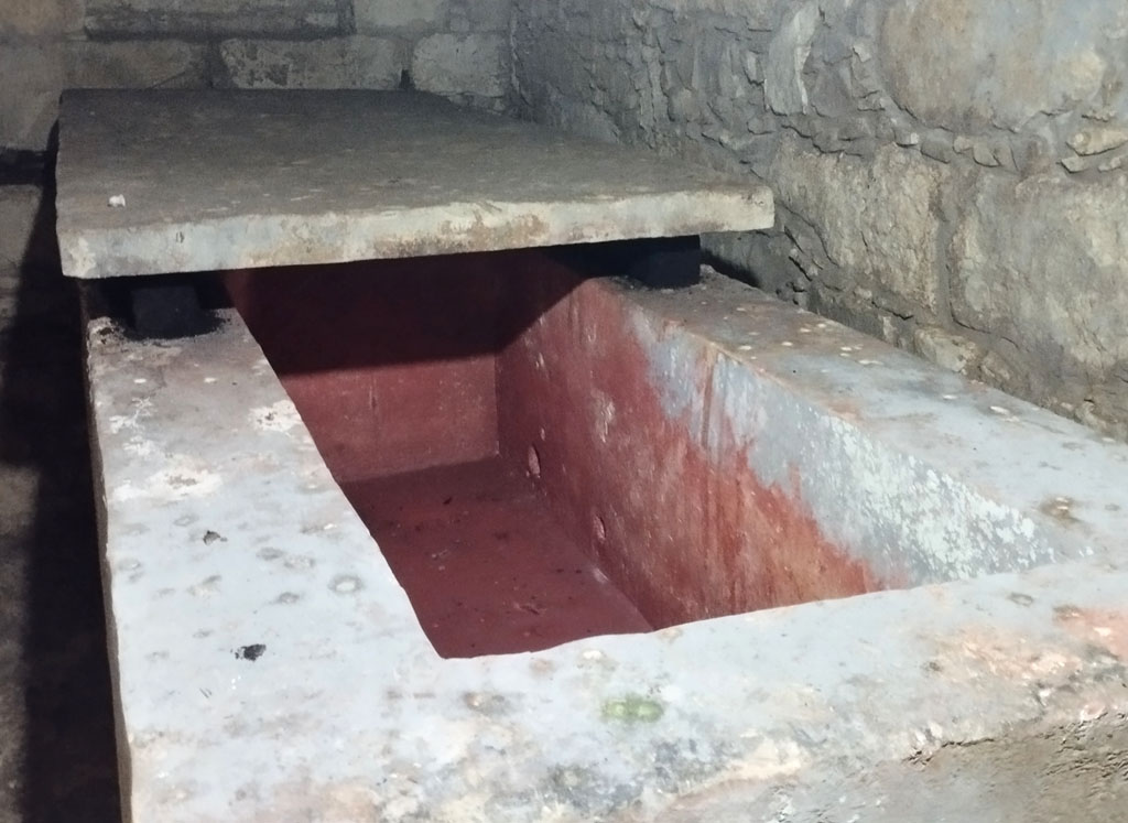 The Tomb of the Red Queen