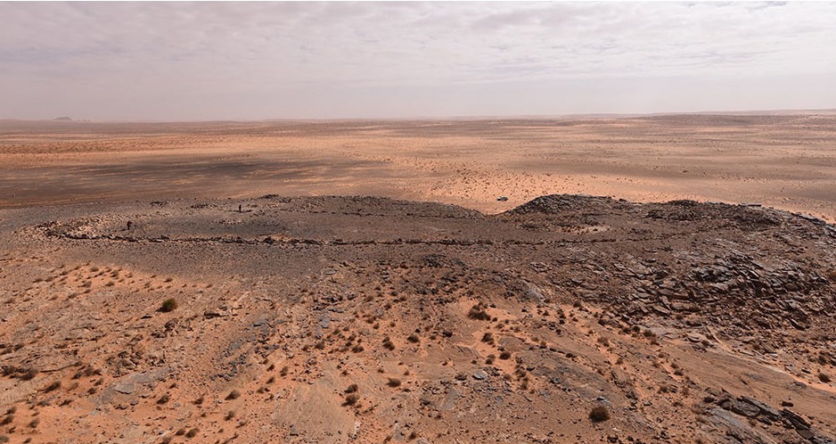 Jebel Dhaya mustatil near Jubbah